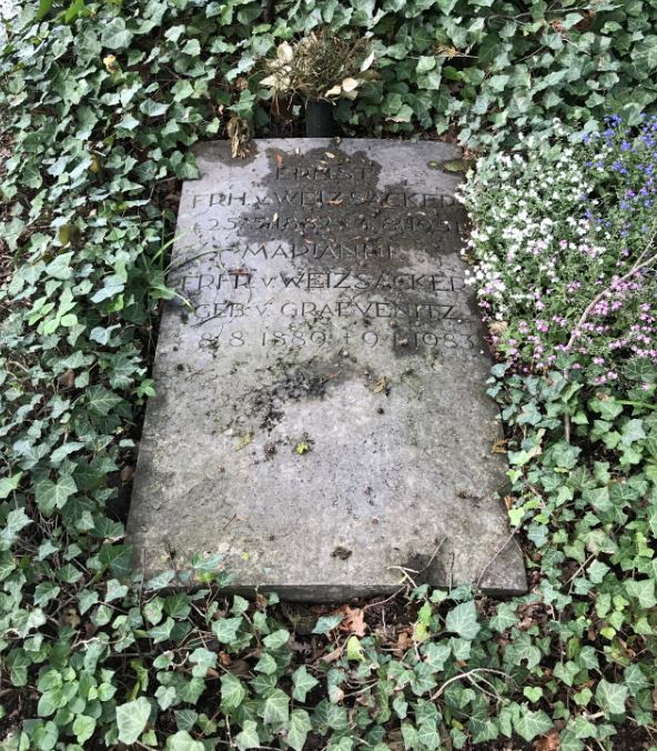 Grabstein Ernst Freiherr von Weizsäcker, Friedhof Solitude, Stuttgart