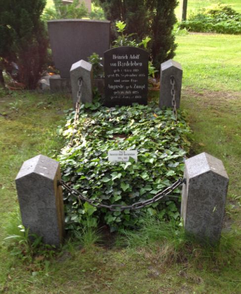 Grabstein Auguste Bardeleben, geb. Zumpt, Alter St. Matthäus Kirchhof, Berlin-Schöneberg