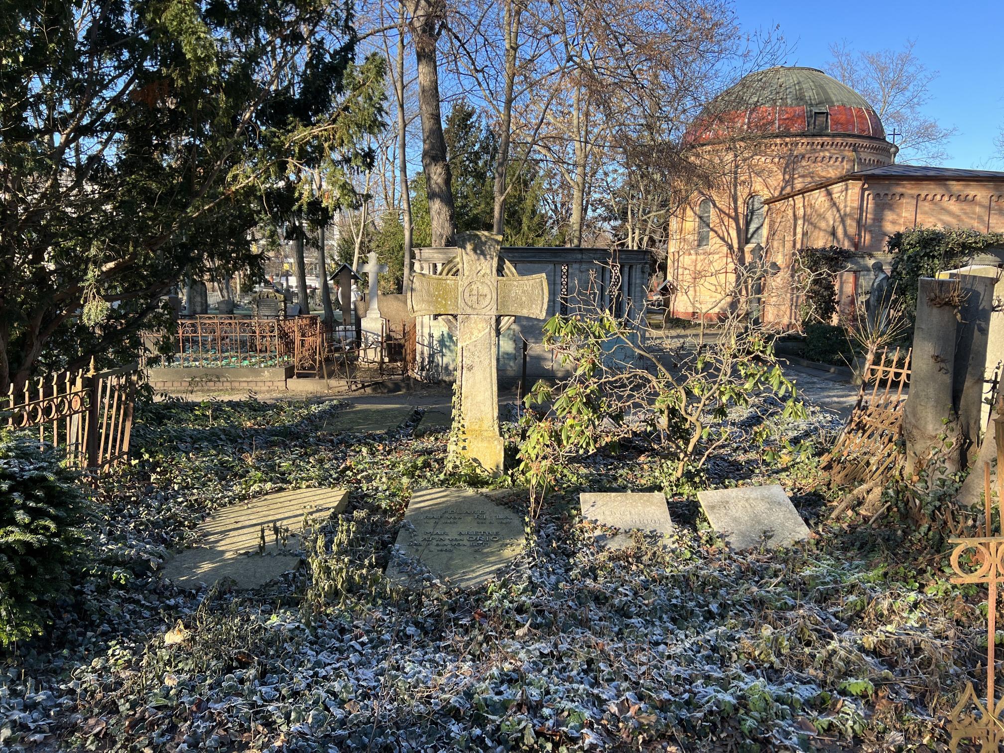 Grabstein Margarete Gräfin von Oriola, geb. Freiin von Lüttwitz, Alter Domfriedhof der St.-Hedwigs-Gemeinde, Berlin-Mitte