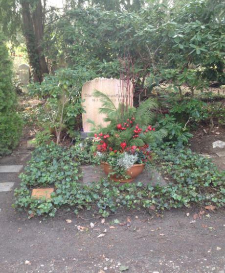 Grabstein Dietrich Fischer-Dieskau, Friedhof Heerstraße, Berlin-Charlottenburg, Deutschland
