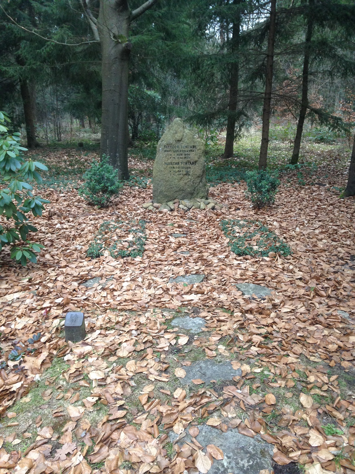 Grabstein Theodor Fontane, Südwestkirchhof der Berliner Stadtsynode in Stahnsdorf, Brandenburg, Deutschland