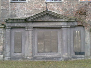 Grabstein Wilhelmine Henriette Großkopf, geb. Schiele, Alter Domfriedhof der St.-Hedwigs-Gemeinde, B