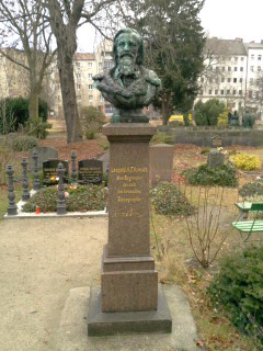 Grabstein Leopold Arends, Alter Domfriedhof der St.-Hedwigs-Gemeinde, Berlin-Mitte