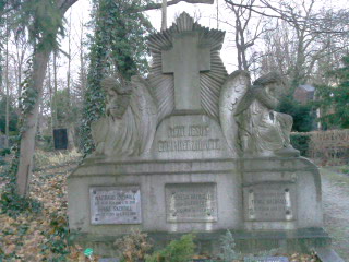 Grabstein Franz Rachfall, Alter Domfriedhof der St.-Hedwigs-Gemeinde, Berlin-Mitte