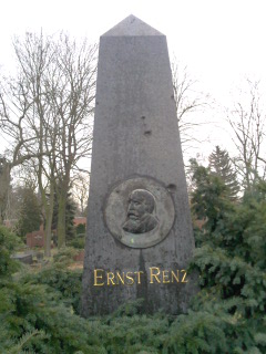 Grabstein Ernst Renz, Dorotheenstädtischer Friedhof II, Berlin-Wedding