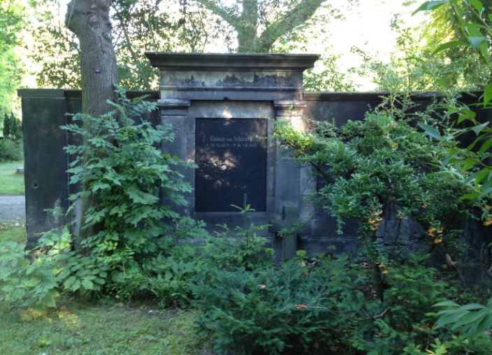 Grabstein Emma von Schirach, geb. Middleton Lynnah Tillou, Friedhof Columbiadamm, Berlin-Neukölln