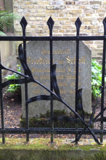Grabstein Friedrich von Scholl, Friedhof Bornstedt, Brandenburg