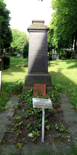 Grabstein Gustav Robert Kirchhoff, Alter St. Matthäus Kirchhof, Berlin-Schöneberg