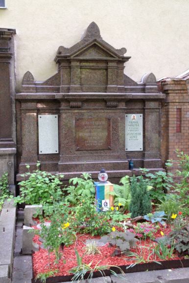 Grabstein Henriette Lentz, geb. Frick, Alter St. Matthäus Kirchhof, Berlin-Schöneberg