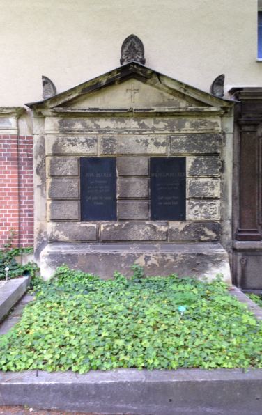 Grabstein Wilhelm Becker, Alter St. Matthäus Kirchhof, Berlin-Schöneberg