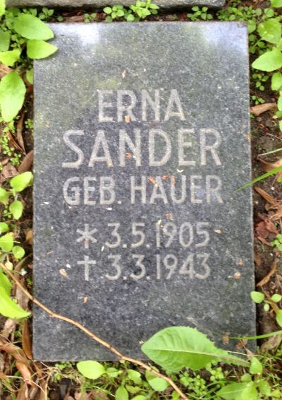 Grabstein Erna Sander, geb. Hauer, Alter St. Matthäus Kirchhof, Berlin-Schöneberg