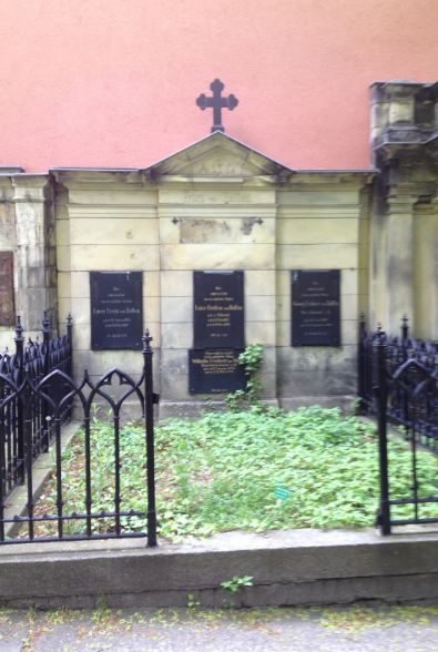 Grabstein Luise Freiin von Hollen, Alter St. Matthäus Kirchhof, Berlin-Schöneberg