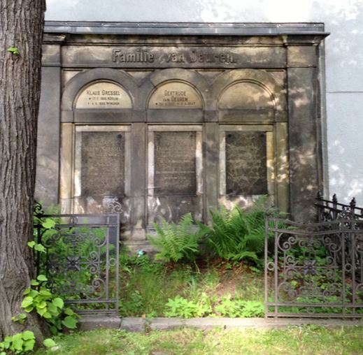 Grabstein Sophie van Deuren. geb. Röhl, Alter St. Matthäus Kirchhof, Berlin-Schöneberg