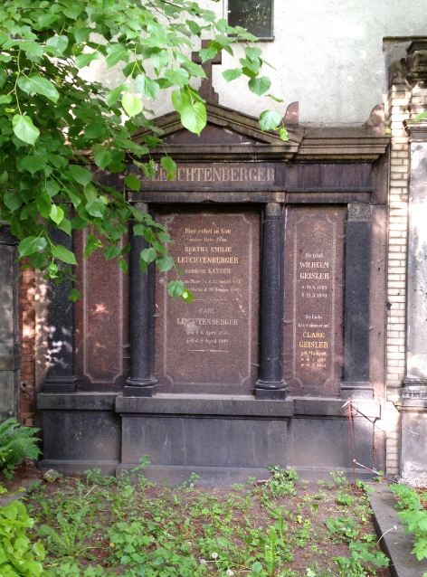 Grabstein Carl Leuchtenberger, Alter St. Matthäus Kirchhof, Berlin-Schöneberg