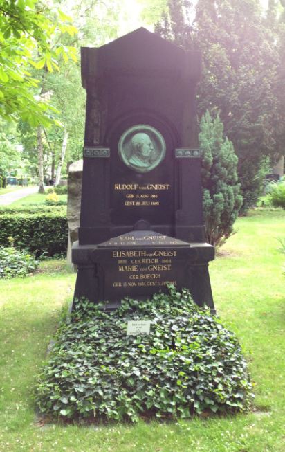 Grabstein Rudolf von Gneist, Alter St. Matthäus Kirchhof, Berlin-Schöneberg