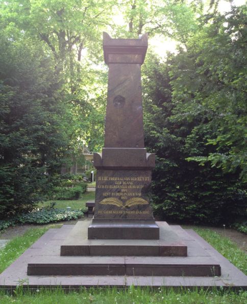 Grabstein Julie Freifrau von der Heydt, geb. Blank, Alter St. Matthäus Kirchhof, Berlin-Schöneberg