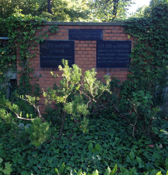 Grabstein Eduard von Knorr, Friedhof Columbiadamm, Berlin-Neukölln