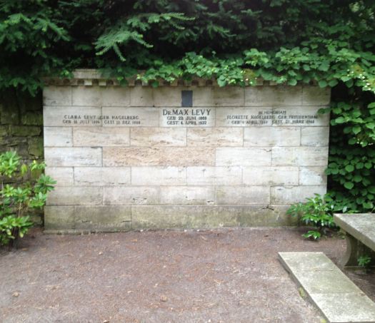 Grabstein Max Levy, Waldfriedhof Dahlem, Berlin