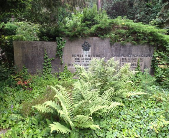 Grabstein Isa von Delius, geb. Schwenke, Waldfriedhof Dahlem, Berlin