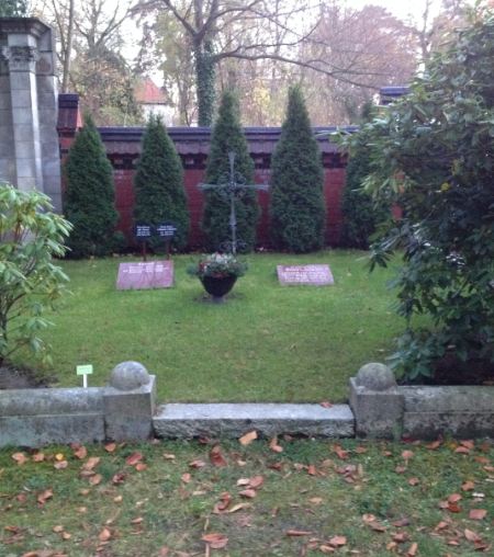 Grabstein Leonie Caesar, geb. Freiin von Reiswitz und Kadersin, Friedhof Wannsee, Lindenstraße, Berlin, Deutschland
