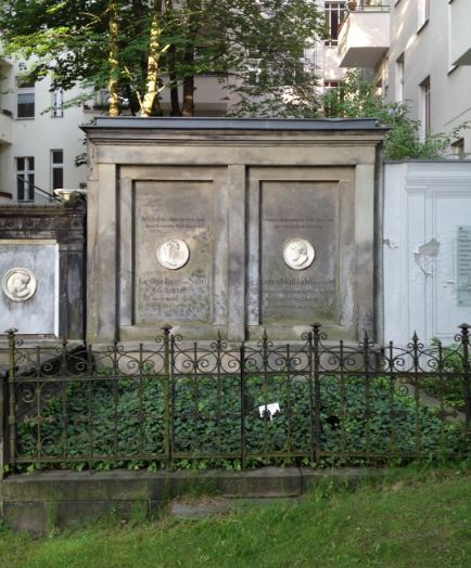 Grabstein Heinrich Karl Ludolf von Sybel, Alter St. Matthäus Kirchhof, Berlin-Schöneberg