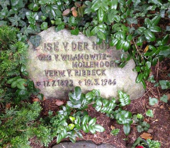 Grabstein Luise von der Hude, geb. von Wilamowitz-Möllendorff, Waldfriedhof Dahlem, Berlin