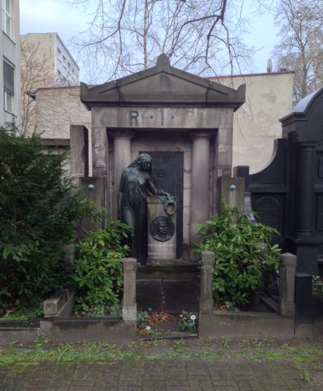 Grabstein Wolfgang Fischer, Alter Friedhof der Zwölf-Apostel-Gemeinde, Berlin-Schöneberg