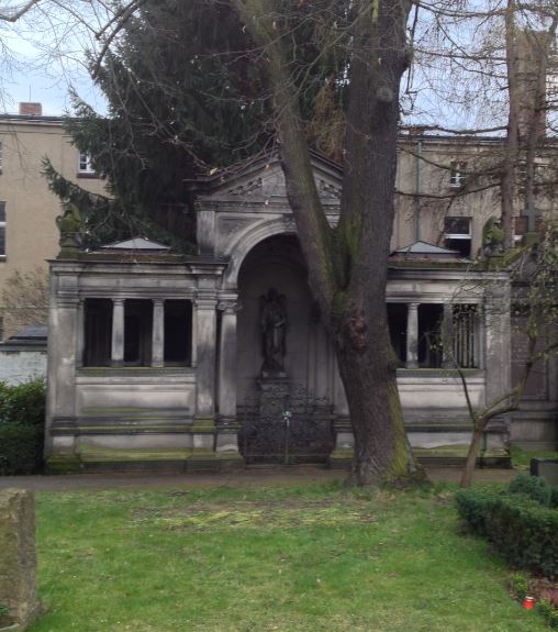 Grabstein Julius Beutler, Alter Friedhof der Zwölf-Apostel-Gemeinde, Berlin-Schöneberg