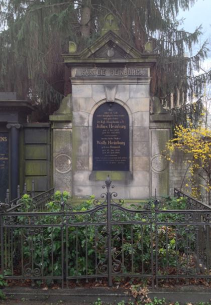 Grabstein Julius Heinburg, Alter Friedhof der Zwölf-Apostel-Gemeinde, Berlin-Schöneberg