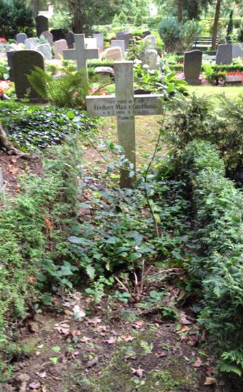 Grabstein Max Freiherr von Grotthuss, Friedhof Bornstedt, Brandenburg