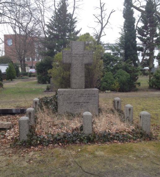 Grabstein Dr. med. vet. Richard Pauly, Friedhof Teltow, Brandenburg