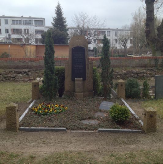 Grabstein Berta Wabnitz, geb. Ebel, Friedhof Teltow, Brandenburg
