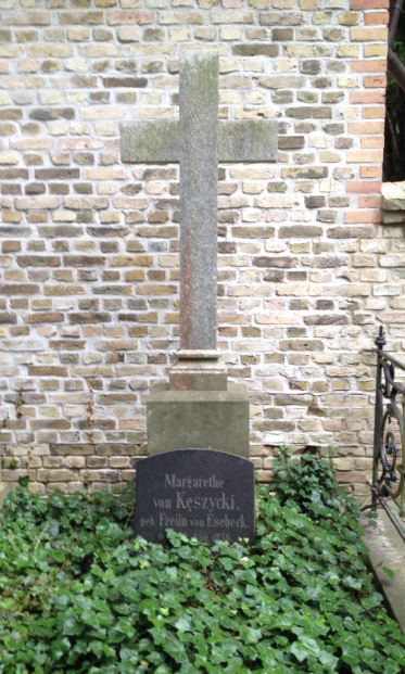 Grabstein Margarethe von Kęszycki, geb. Freiin von Esebeck, Friedhof Bornstedt, Brandenburg