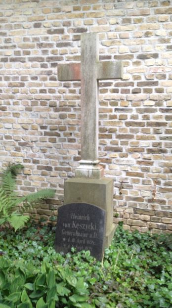 Grabstein Heinrich von Kęszycki, Friedhof Bornstedt, Brandenburg