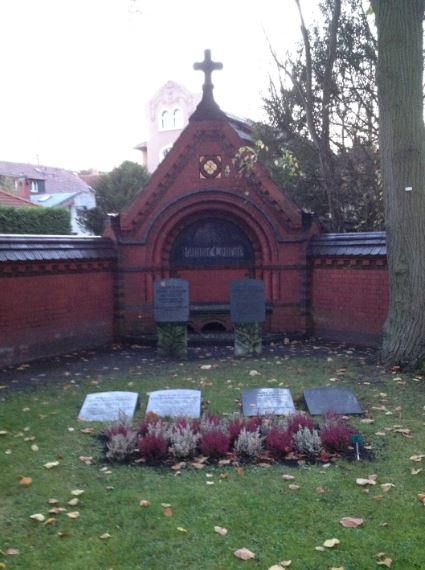 Grabstein Julie von Brodowski, geb. Conrad, Friedhof Wannsee, Lindenstraße, Berlin