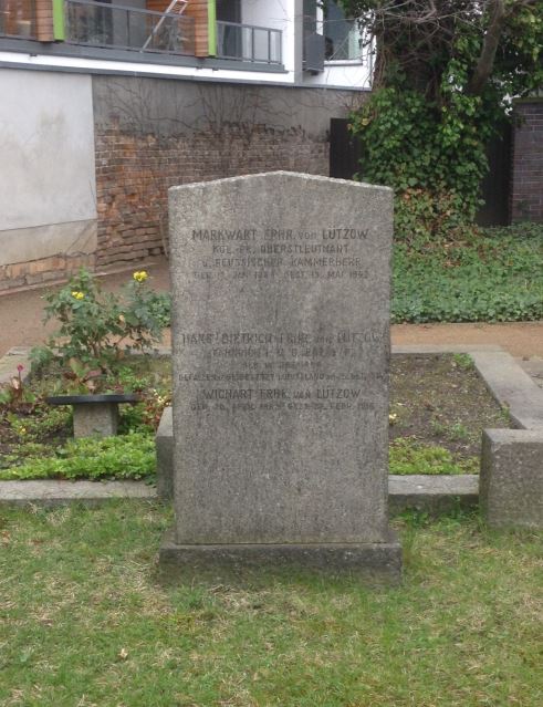 Grabstein Wichard Freiherr von Lützow, Invalidenfriedhof Berlin, Deutschland