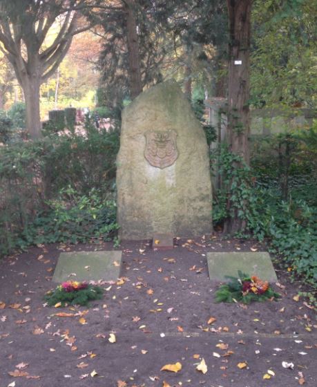 Grabstein Julius Freiherr von Hünefeld, Friedhof Steglitz, Berlin, Deutschland