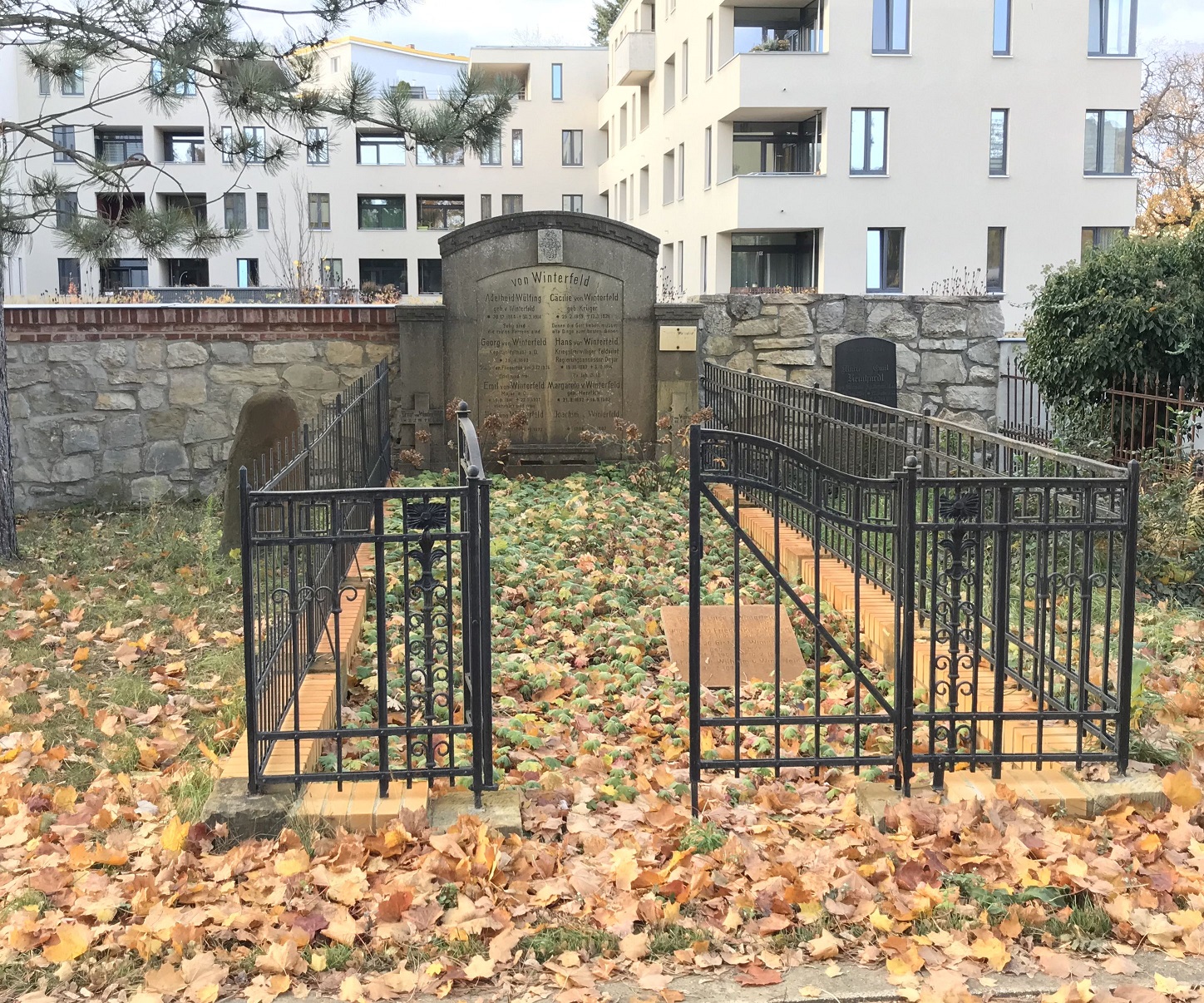 Grabstein Ilse von Winterfeld, geb. Ehlers, Alter Friedhof Potsdam, Brandenburg