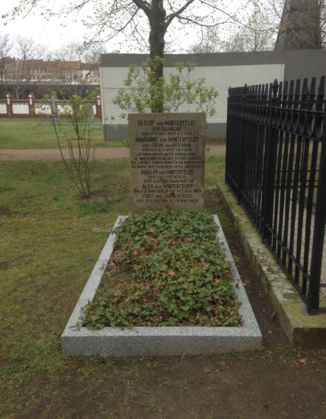 Grabstein Marianne von Winterfeldt, geb. Freiin von Rotenhan, Invalidenfriedhof Berlin, Deutschland