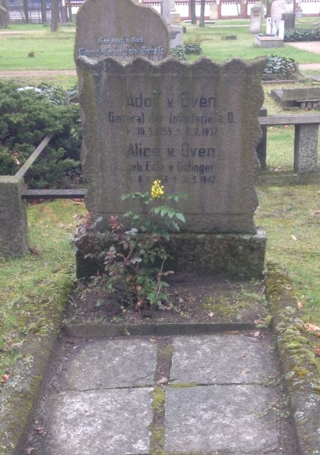 Grabstein Alice von Oven, geb. Edle von Oetinger, Invalidenfriedhof Berlin, Deutschland