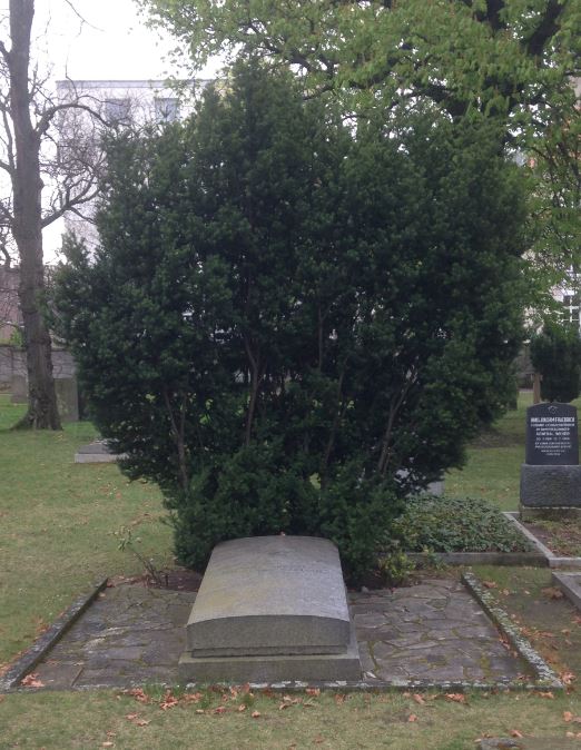 Grabstein Carl August Freiherr von Gablenz, Invalidenfriedhof Berlin, Deutschland