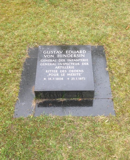 Restitutionsgrabstein Gustav von Hindersin, Invalidenfriedhof Berlin, Deutschland