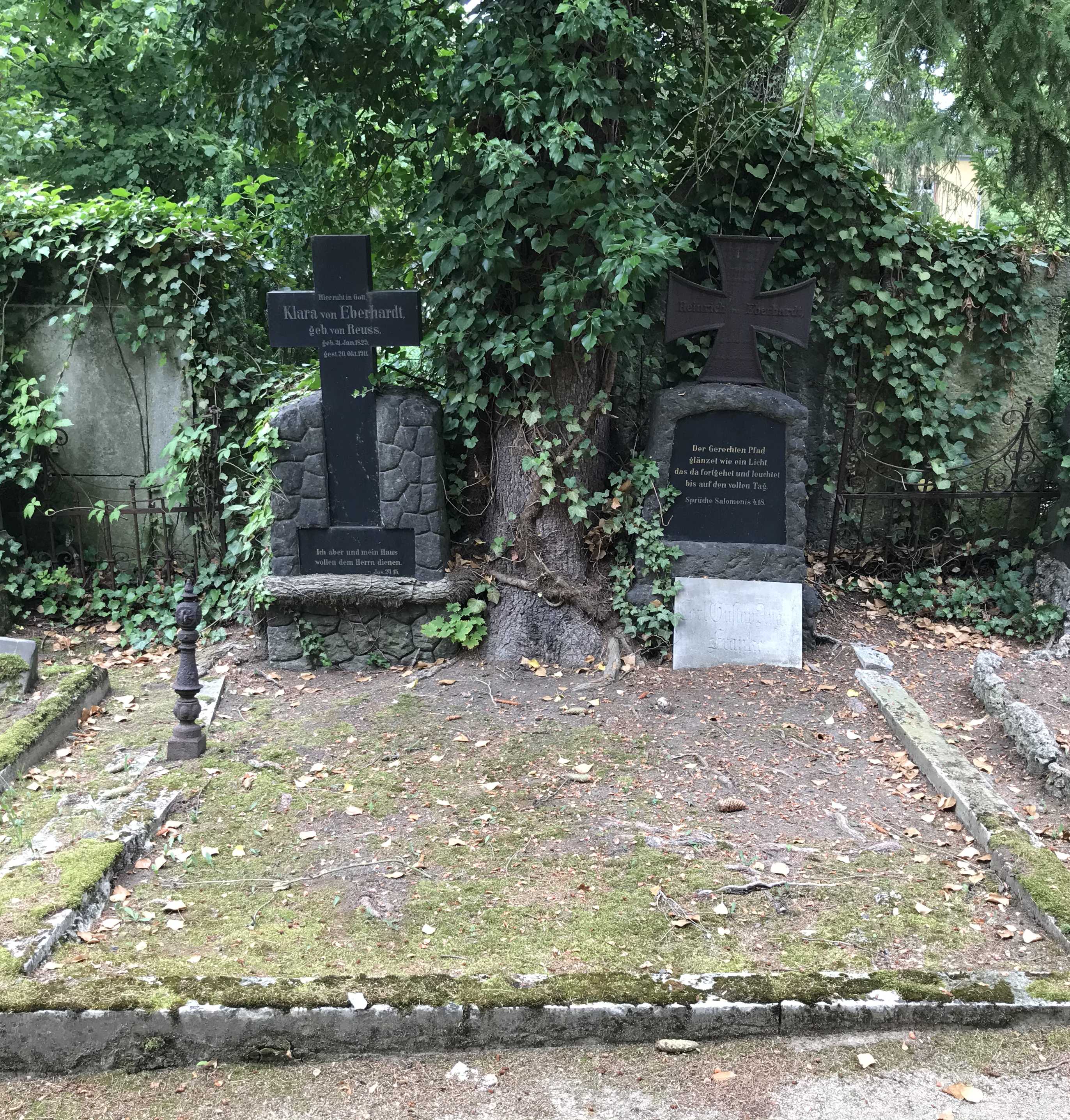 Grabstein Klara von Eberhardt, geb. von Reuß, Hauptfriedhof Weimar, Thüringen, Deutschland