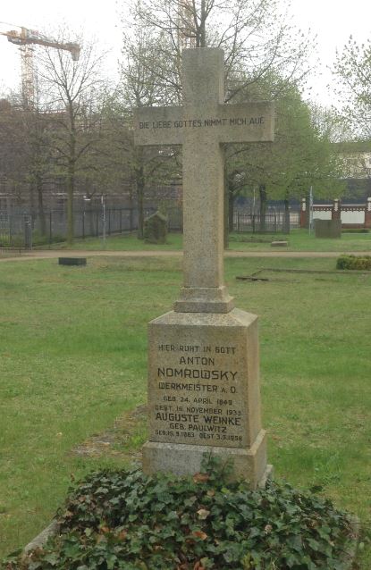 Grabstein Auguste Weinke, geb. Paulwitz, Invalidenfriedhof Berlin, Deutschland