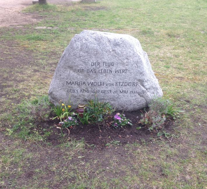 Restitutionsgrabstein Marga Wolff genannt von Etzdorf, Invalidenfriedhof Berlin, Deutschland