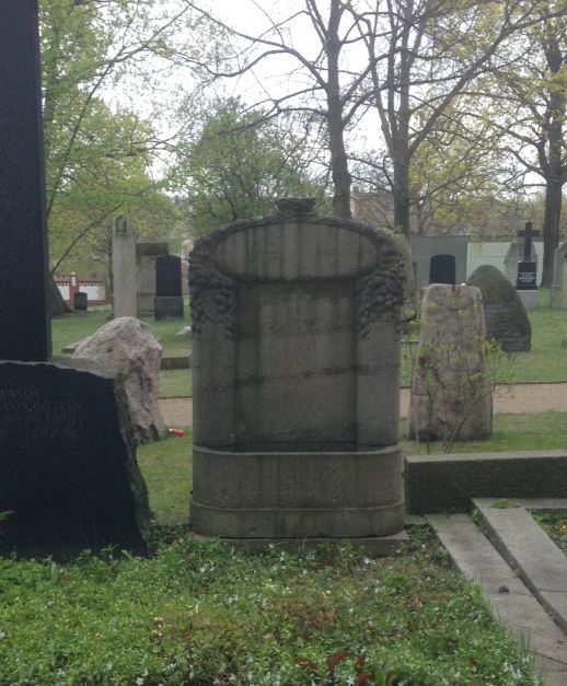 Grabstein Bolko Graf von Goetzen, Invalidenfriedhof Berlin, Deutschland