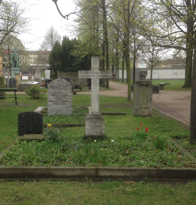 Grabstein Anneliese von Schleicher, geb. Freiin von Loën, Invalidenfriedhof Berlin, Deutschland