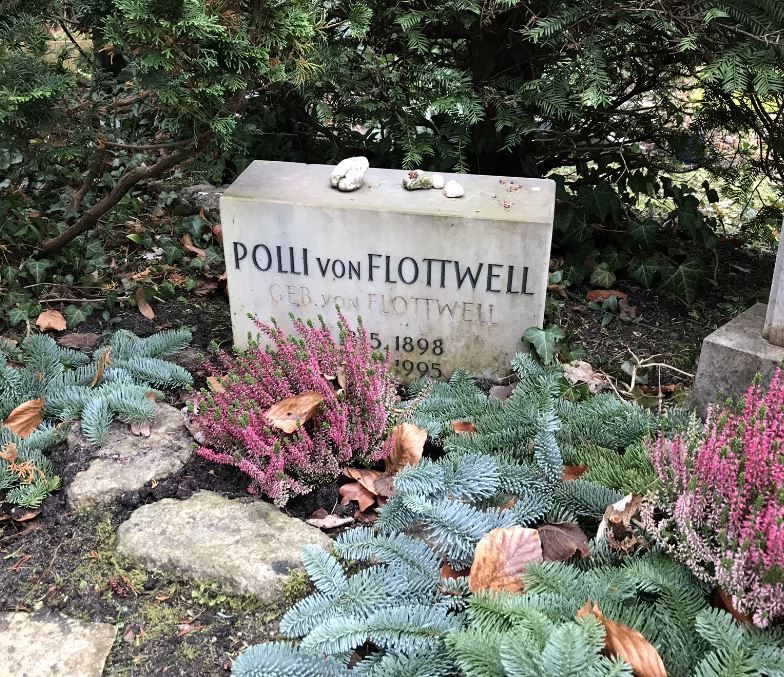 Grabstein Polli von Flottwell, geb. von Flottwell, Kirchhof Nikolassee, Berlin