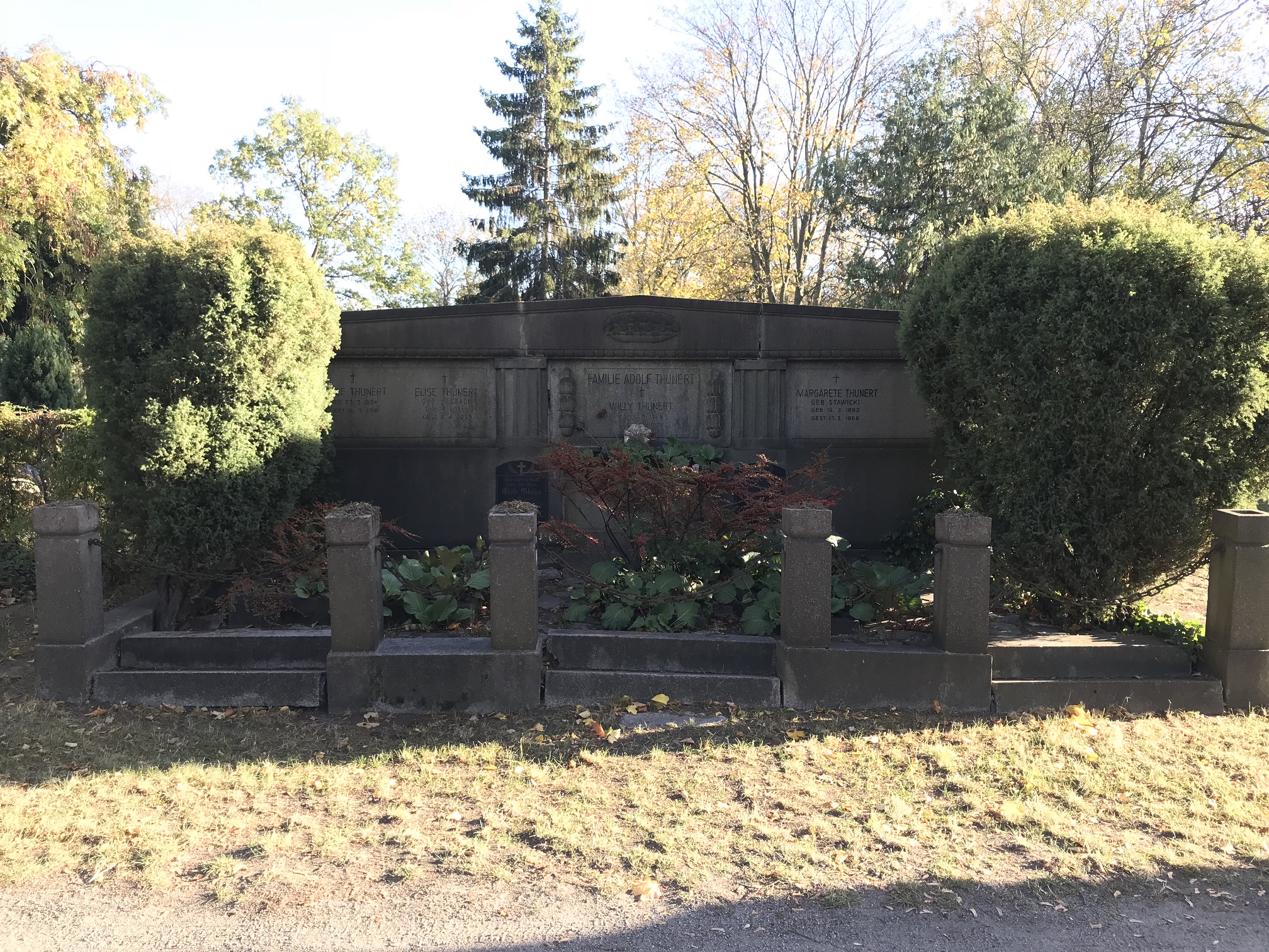 Grabstein Willy Thunert, St. Hedwigs-Friedhof, Berlin-Weißensee