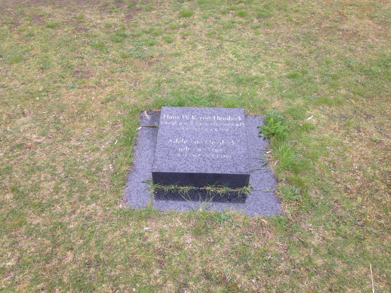 Restitutionsgrabstein Hans von Heuduck, Invalidenfriedhof Berlin